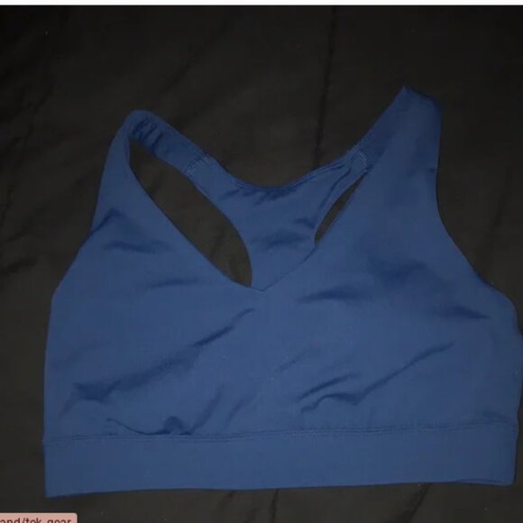 Medium Sports Bra Bundle - 4 Items - Picture 3 of 4